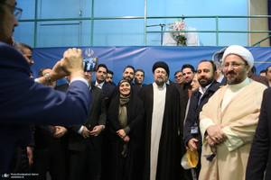 دیدار وزیر و جمعی از کارکنان وزارت راه و شهرسازی با سید حسن خمینی