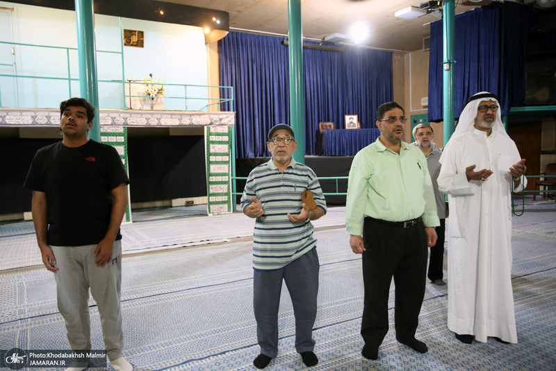 بازدید جمعی از گردشگران کویتی از بیت امام خمینی (س) در جماران