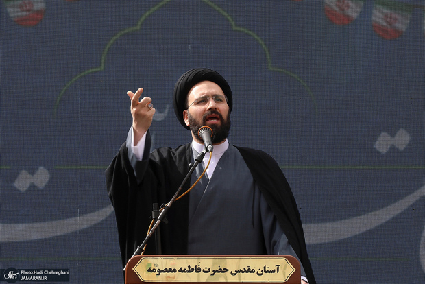 سید علی خمینی: مذاکره‌کنندگان را مجاهدانی در عرصه دیپلماسی و در کنار مجاهدان سپاه می‌دانیم/ سخن از براندازی نظام اسلامی در قدوقواره ترامپ و نتانیاهو نیست