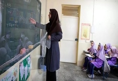 
معلمان عیدی می گیرند؟