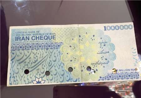 عاملان توزیع چک پول های تقلبی در کرمانشاه دستگیر شدند