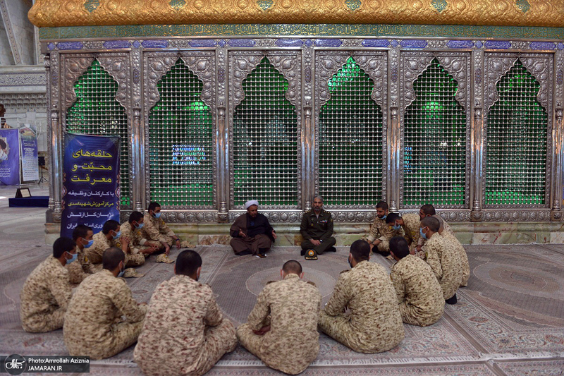 محفل انس با قرآن پرسنل وظیفه مرکز آموزش شهید اسدی دژبان کل ارتش در حرم امام خمینی (س)