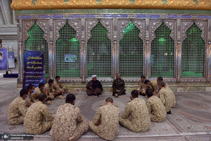 محفل انس با قرآن پرسنل وظیفه مرکز آموزش شهید اسدی دژبان کل ارتش در حرم امام خمینی (س)