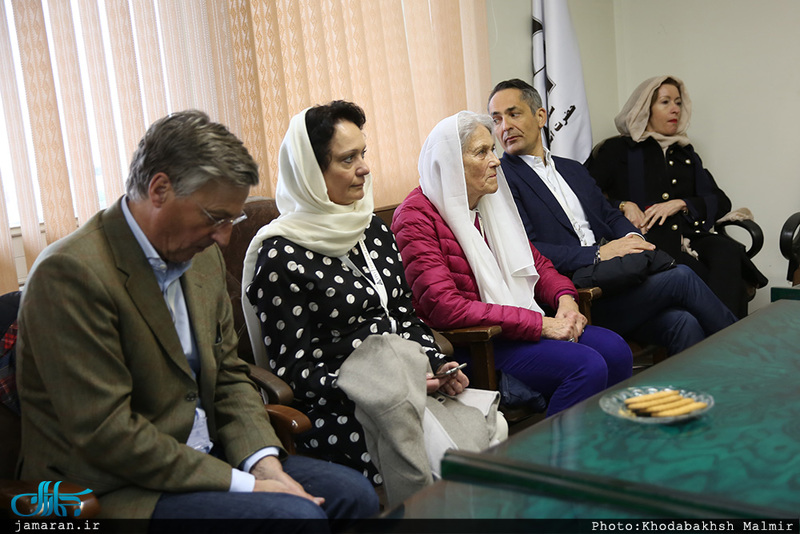 دیدار  گردشگران آلمانی و اتریشی با حجت الاسلام والمسلمین دکتر مقدم 