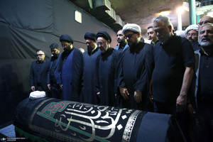 مراسم تشییع مرحوم آیت الله آقای حاج شیخ حسین هاشمیان در حسینیه جماران -2