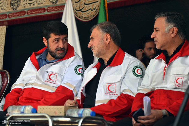 ببینید/  اردوغان به رئیس هلال‌احمر ایران نشان فداکاری داد