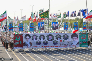 مراسم رژه نیروهای مسلح در جوار حرم مطهر امام خمینی (س)