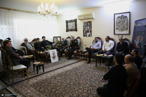 حضور آیت الله سید حسن خمینی در منزل شهید سرلشگر سید عبدالرحیم موسوی
