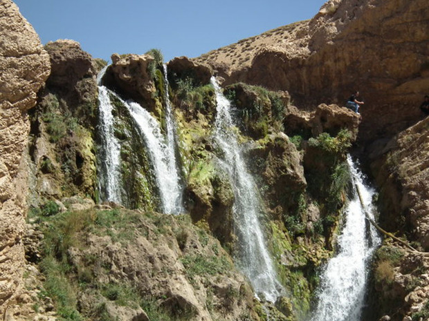 آبشار سراب بزمان چشم اندازی زیبا و بکر