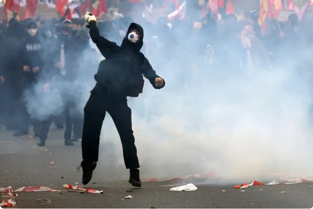 اعتراضات همزمان در اروپا: آیا انقلاب‌های مخملی جدید در راه است؟