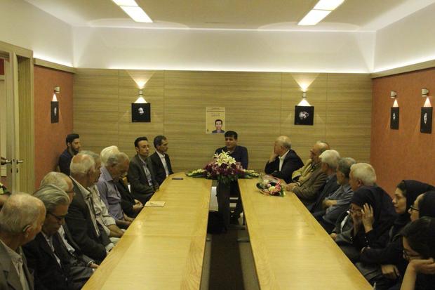 نقد روزنامه نگار نی ریزی  ادامه فعالیت در شرایط خاص