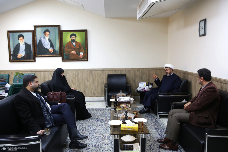 دیدار نرجس سلیمانی با دکتر علی کمساری ریاست موسسه تنظیم ونشرآثار امام خمینی (س)