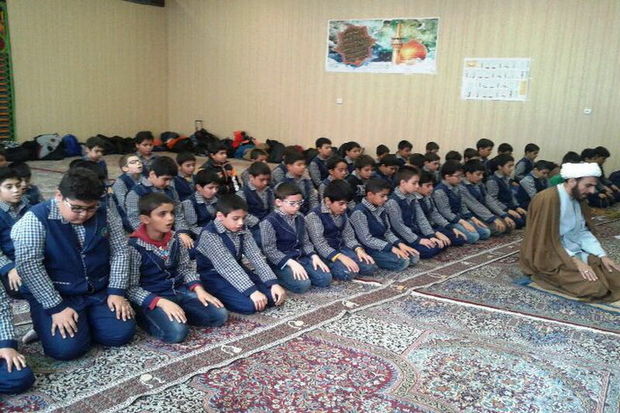 بیش از ۸۰۰ روحانی نماز جماعت را در مدارس تهران اقامه می‌کنند
