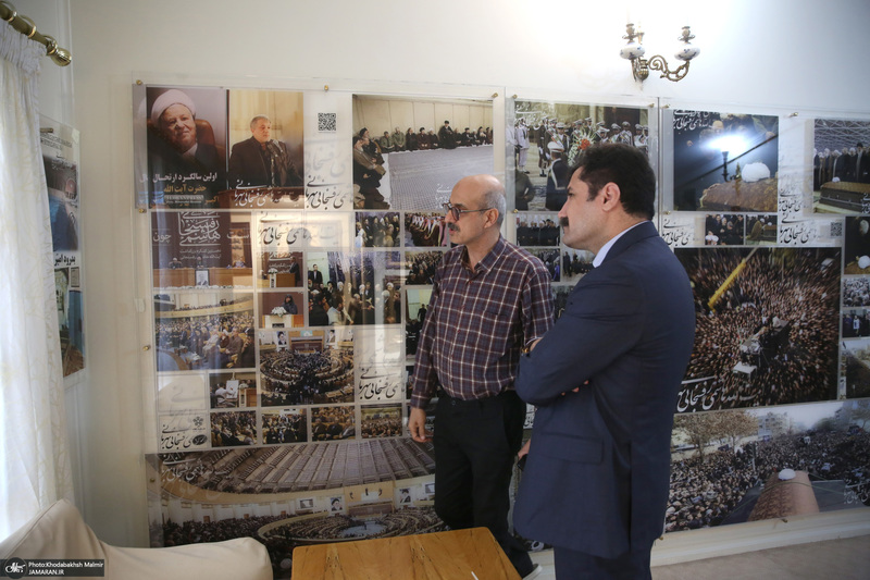 بازدید عبدالکریم حسین‌زاده، معاون امور توسعه روستایی و مناطق محروم کشور  از بیت امام خمینی (س) در جماران