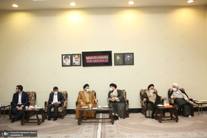 ادای احترام سید عمار حکیم نسبت به حضرت امام خمینی (س)