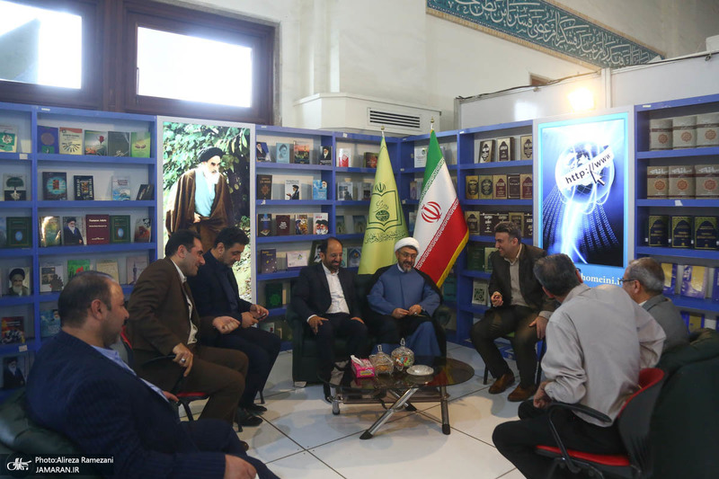 بازدید سرپرست موسسه تنظیم و نشر آثار حضرت امام خمینی(ره) از نمایشگاه کتاب