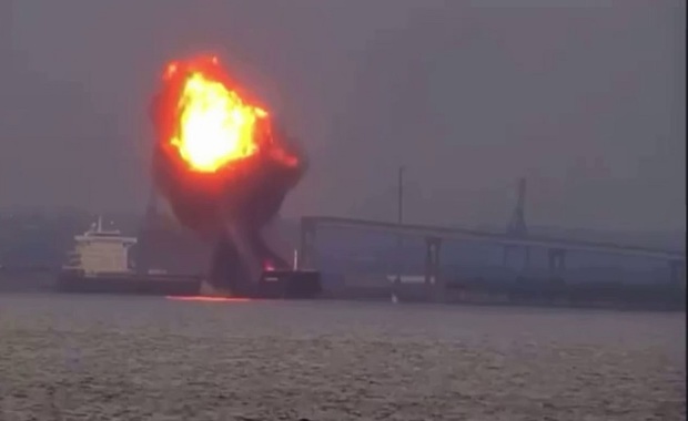 انفجار یک کشتی باری در بالتیمور آمریکا و هرج و مرج در این بندر