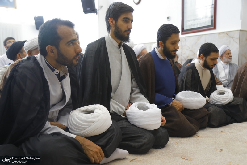عمامه گذاری طلاب در روز میلاد پیامبر اکرم (ص) و امام صادق (ع) توسط مراجع تقلید