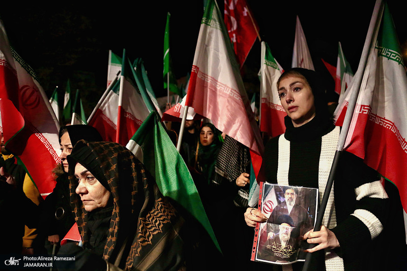 حركت دسته مردمى پرچمداران ايران به مناسبت روز جمهوری اسلامی ایران