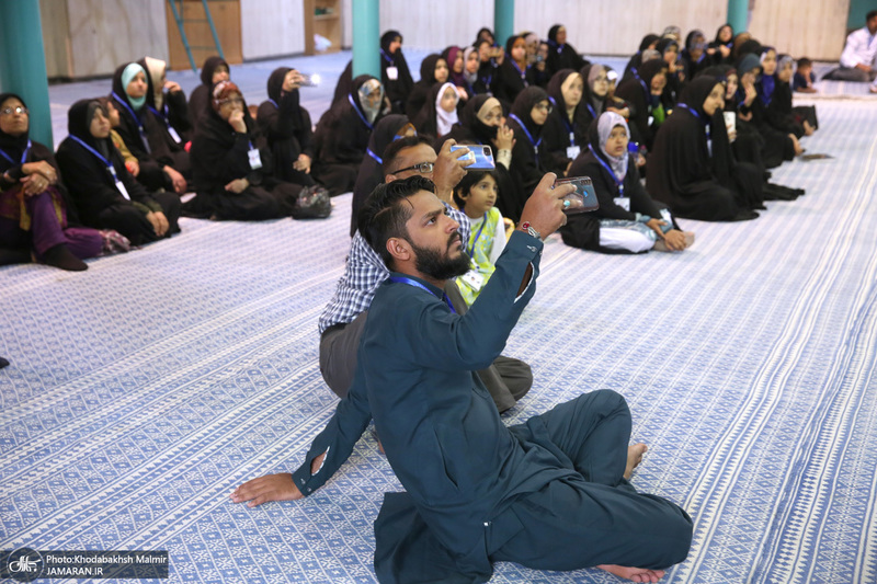 بازدید جمعی از دانشجویان مدارس امامیه پاکستان از بیت امام خمینی (س) در جماران
