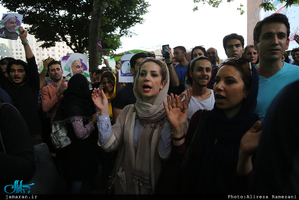 شادی مردم تهران پس از اعلام نتایج انتخابات ۲۹ اردیبهشت 