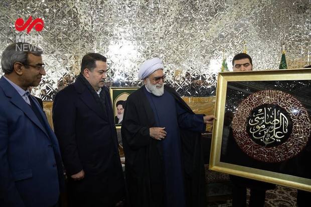 هدیه ای که نخست وزیر عراق در حرم امام رضا (ع) گرفت + عکس