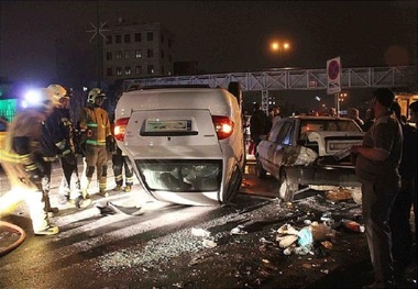 هفت نفر در تصادف دو خودرو در مشهد مصدوم شدند