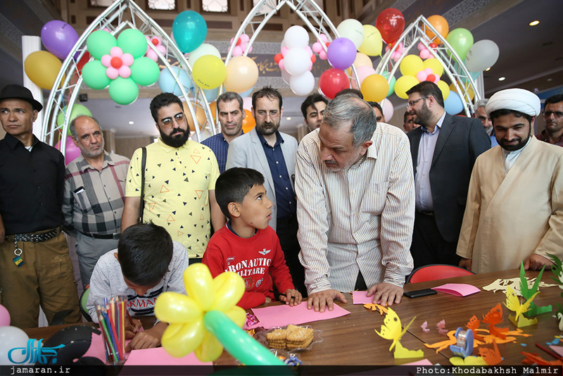 بازدید احمد مسجد جامعی از نمایشگاه عطر یاس در حرم مطهر امام خمینی (س)  /1