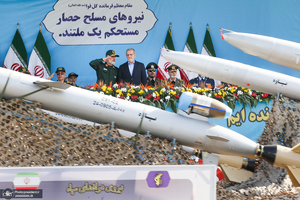 مراسم رژه نیروهای مسلح در جوار حرم مطهر امام خمینی (س)