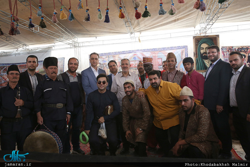 بازدید احمد مسجد جامعی از نمایشگاه «عطر یاس» در حرم مطهر امام خمینی(س)-2