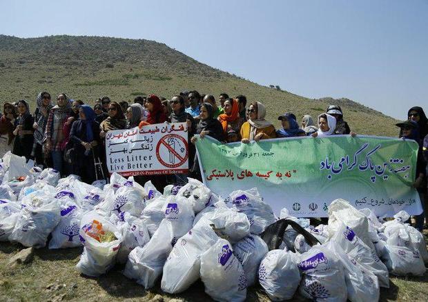 پارک ملی سرخه حصار از وجود زباله پاکسازی شد