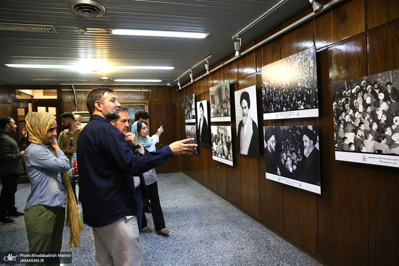 بازدید مهمانان خارجی شرکت کننده در مراسم وداع و تشییع رهبر شهید از حسینیه جماران