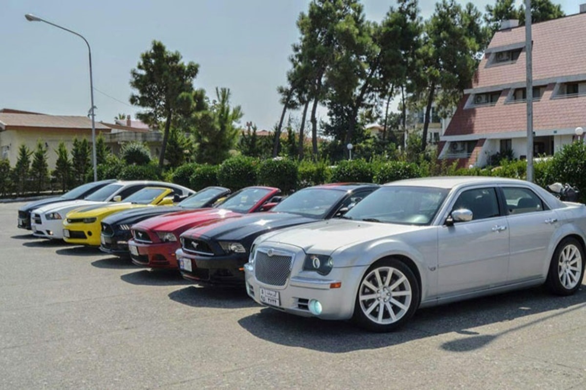 لذت سواری با خودروهای لوکس با اجاره ماشین در تور کیش + چالش‌های آن