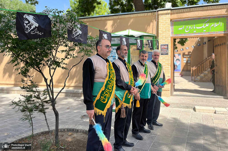 غبار روبی و عطر افشانی بیت و زادگاه امام خمینی (س)