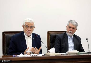عارف: سینماگران عظمت ملت ایران را به تصویر بکشند/ هیچ کالایی نیست که قادر به واردات آن نباشیم/ مسیرهای تجاری جایگزین فعال شده‌اند