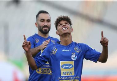 مهاجم استقلال گلش را به همسرش هدیه کرد