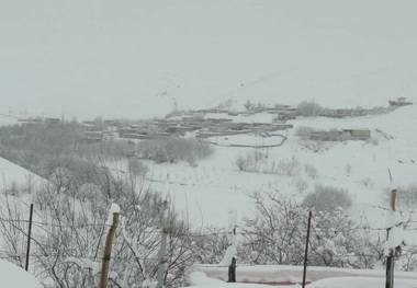 برف راه ارتباطی 32 روستای کوهرنگ را بست