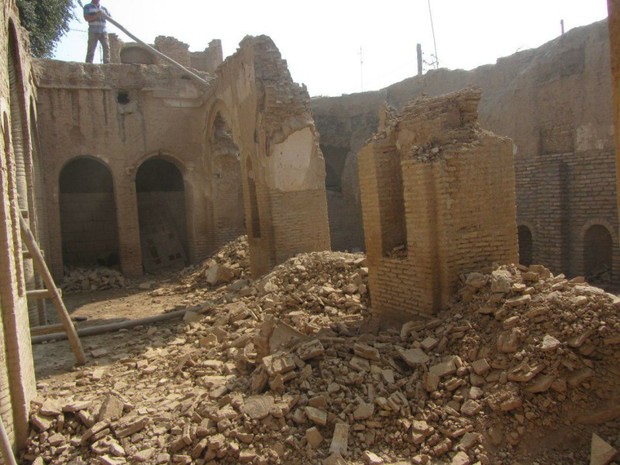 بناهای در معرض ریزش در بافت قدیم دزفول تخریب می شوند