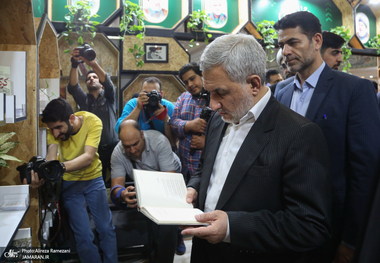 اسماعیلی، معاون پزشکیان: اگر می‌خواهیم ایران بماند، راهی جز حفظ فرهنگ و زبان نداریم/ اگر فرزندی خود را در دامان یک خاندان پرافتخار و پرآوازه ببیند، انگیزه بیشتری برای رشد و ماندن خواهد داشت/ شاهنامه حس میهن‌دوستی را برمی‌انگیزد