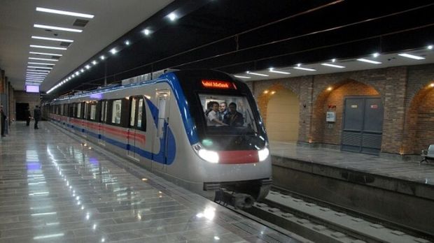 آتش سوزی در سقف قطار مترو تهران مصدوم نداشت