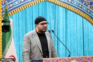 اقامه نماز رهبر معظم انقلاب بر پیکر رئیس جمهوری و یارانش