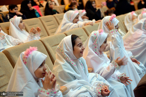 جشن عبادت و تکلیف فرزندان کارکنان معاونت پشتیبانی سپاه در حرم امام خمینی (س)