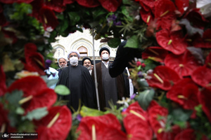 ادای احترام شرکت کنندگان در هفتمین اجلاس بین المللی مجمع جهانی اهل بیت(ع) به مقام شامخ امام راحل