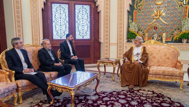 ایرنا: دیدار علی لاریجانی با سلطان عمان ۳ ساعت طول کشید + عکس ها