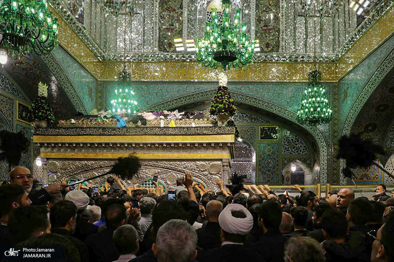 زائران حرم مطهر رضوی در روز شهادت امام رضا (ع)