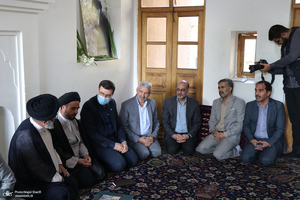 حضور معاون رئیس جمهور و رئیس بنیاد شهید و امور ایثارگران در بیت تاریخی امام در خمین