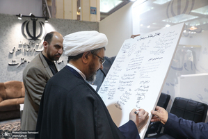 بازدید رئیس موسسه تنظیم و نشر آثار امام خمینی از نمایشگاه بین المللی قرآن کریم