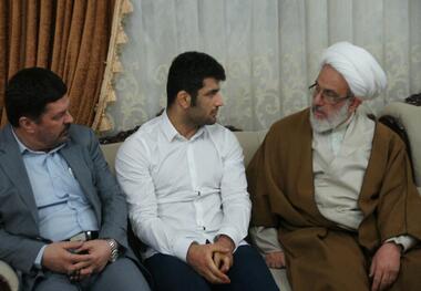 امام جمعه فردیس به دیدار پهلوان علیرضا کریمی رفت