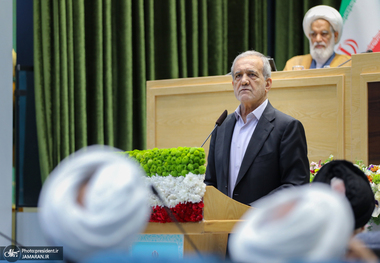 پزشکیان در نشست اعضای مجلس خبرگان رهبری: وحدت برای من اولویت دارد و هرگز کاری نمی‌کنم که وحدت ملی را خدشه‌دار کند/ اصلاح جامعه با دستور و اجبار ممکن نیست/ در برابر برهنگی و ساختارشکنی نیز بی‌تفاوت نخواهیم بود و حتماً اقدام مناسب صورت خواهد گرفت