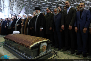 اقامه نماز رهبر معظم انقلاب بر پیکر حجت‌الاسلام والمسلمین هاشمی رفسنجانی